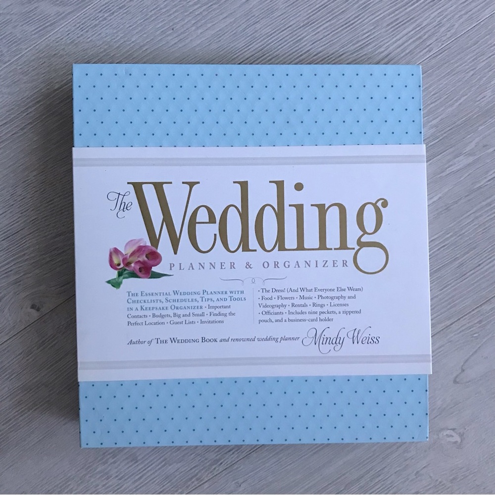 The Wedding Planner & Organizer by Mindy Weiss